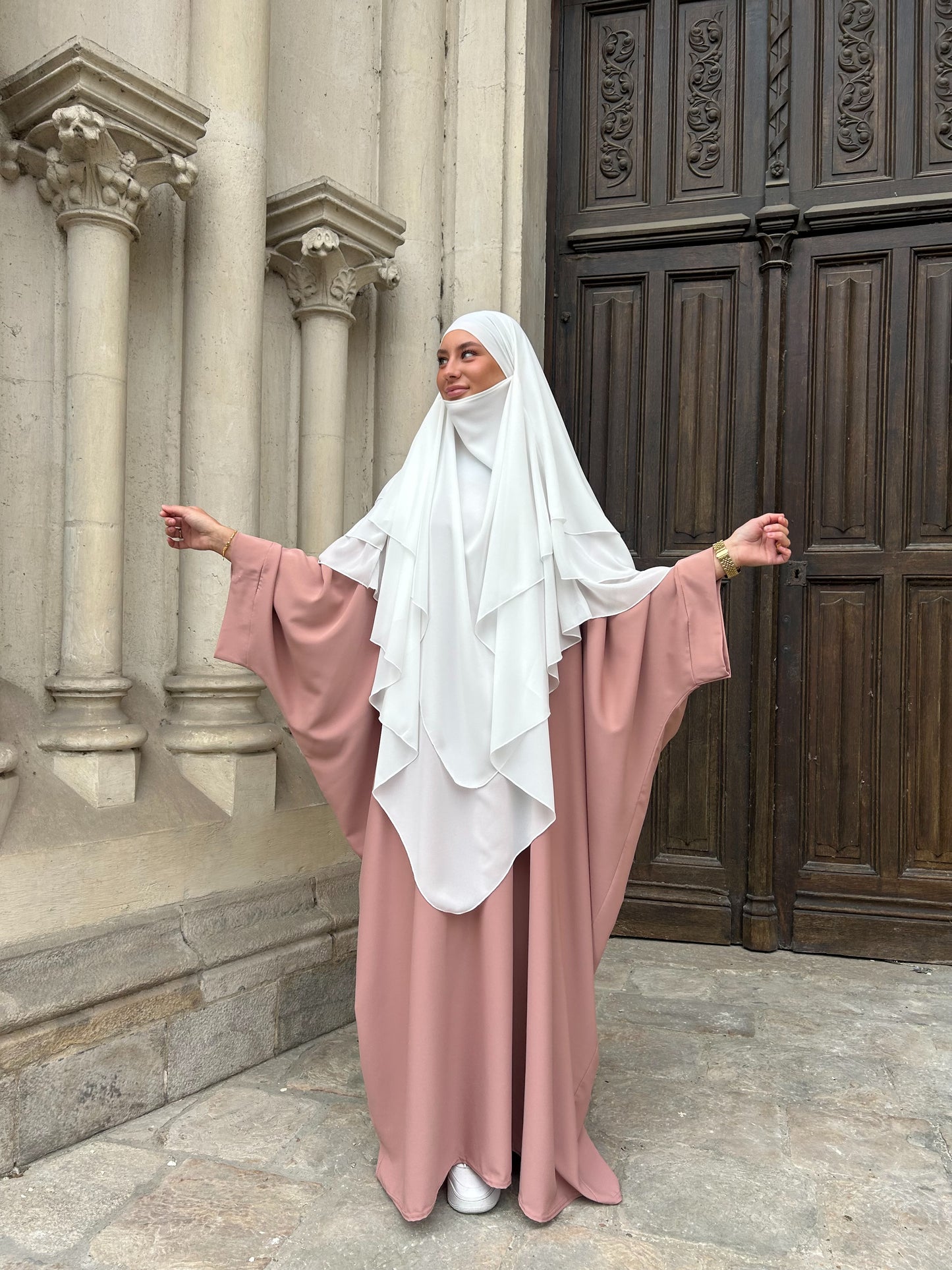 Abaya saoudienne Dina